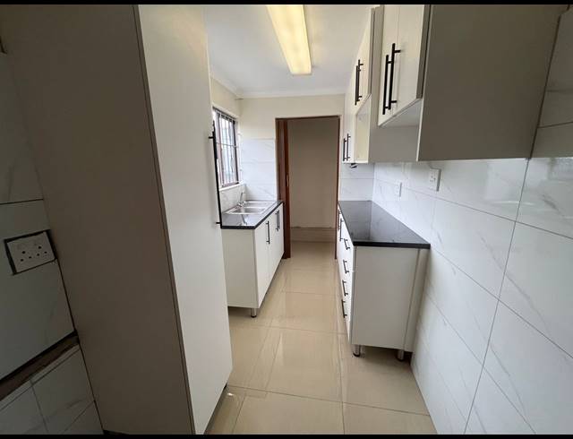 3 BEDROOM FLAT TO LET IN CARRINGTON HEIGHTS